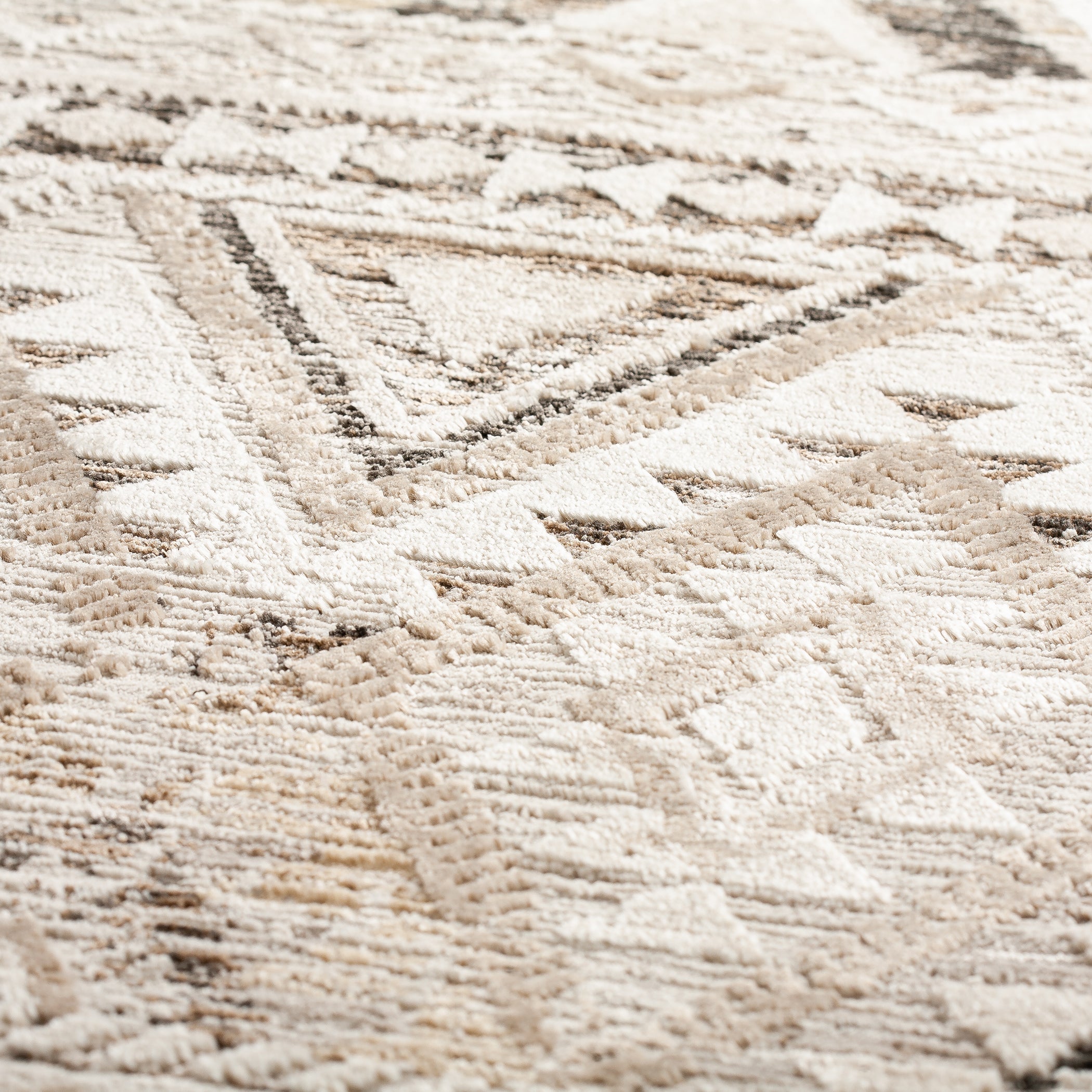 Worldwide Flooring Design Center Izmir IZ2 Taupe  Dalyn 