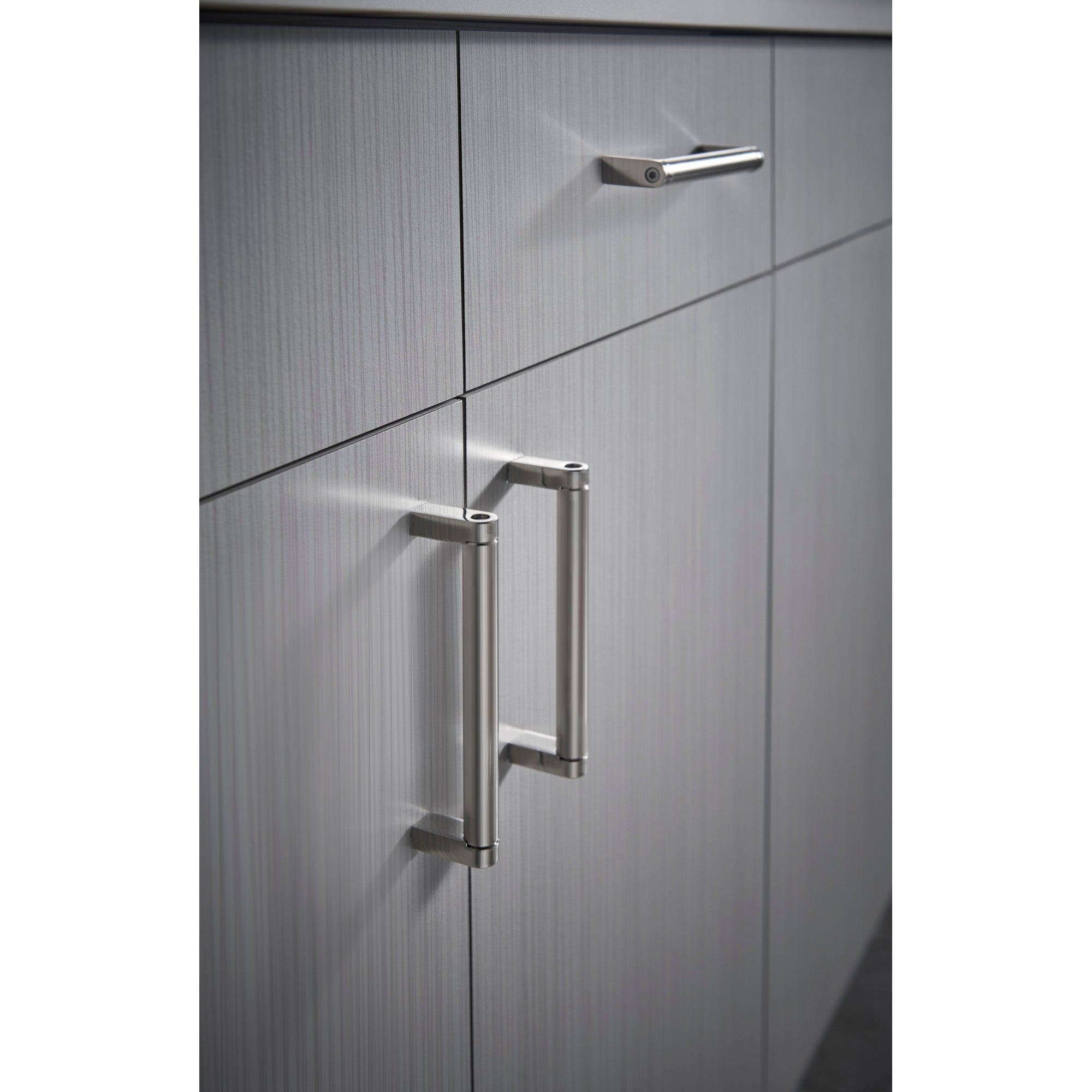 Worldwide Flooring Design Center Pennington Bar Pull 6 5/16 Inch (c-c) Polished Nickel Pennington Bar Pull 6 5/16 Inch (c-c) Polished Nickel Top Knobs Decorative Hardware
