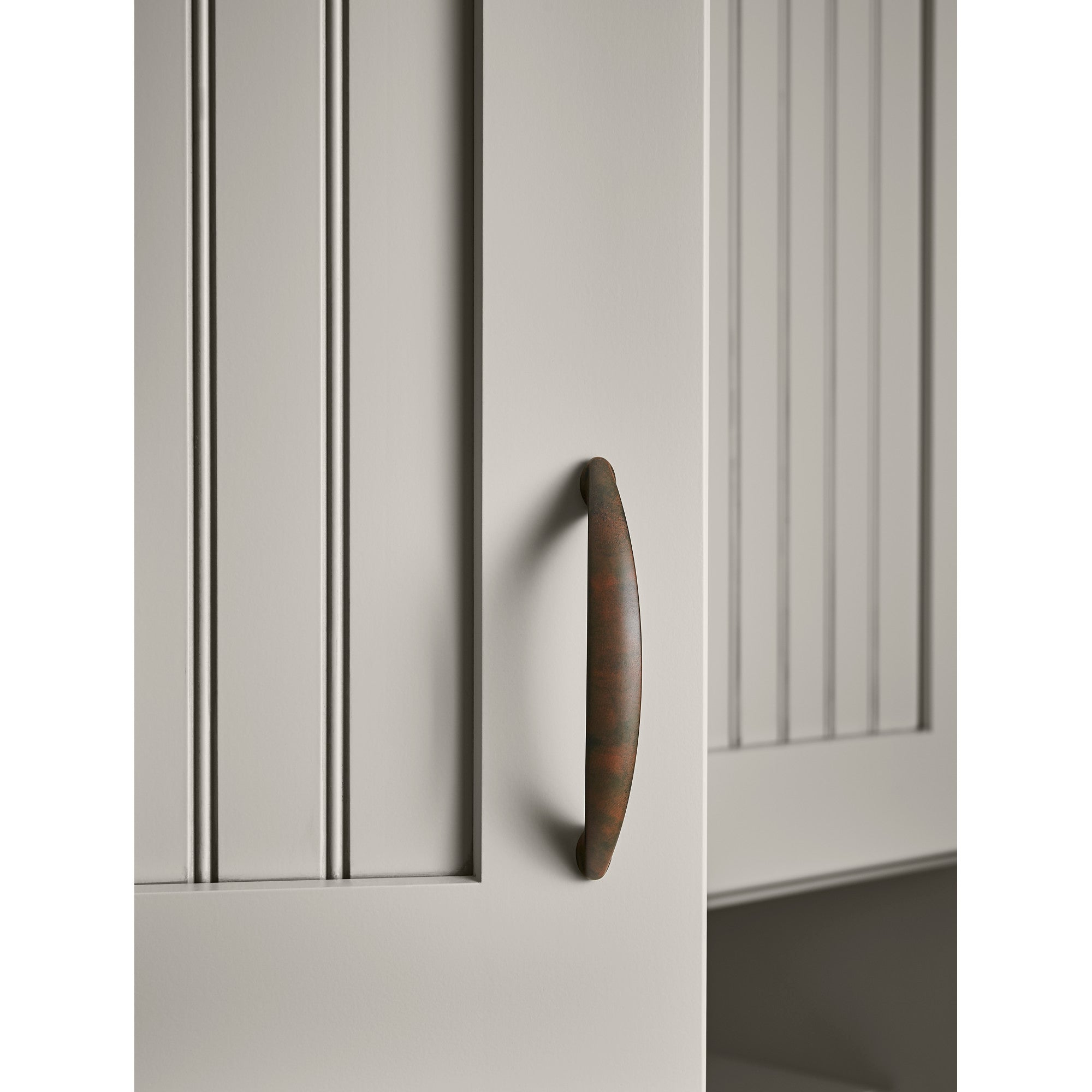 Worldwide Flooring Design Center Arc Pull 4 Inch (c-c) Polished Chrome Arc Pull 4 Inch (c-c) Polished Chrome Top Knobs Decorative Hardware