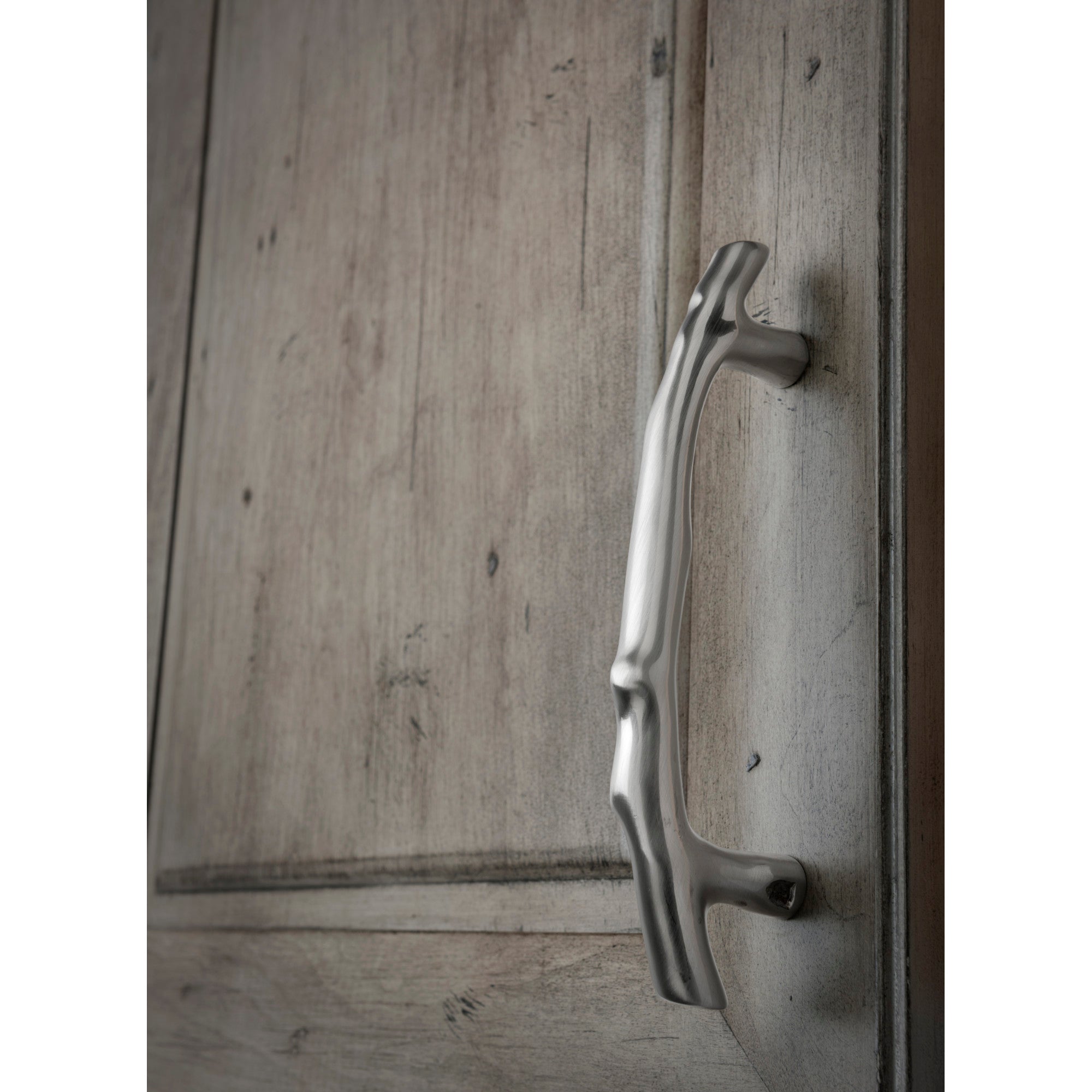 Worldwide Flooring Design Center Aspen II Twig Pull 5 Inch (c-c) Polished Chrome Aspen II Twig Pull 5 Inch (c-c) Polished Chrome Top Knobs Decorative Hardware