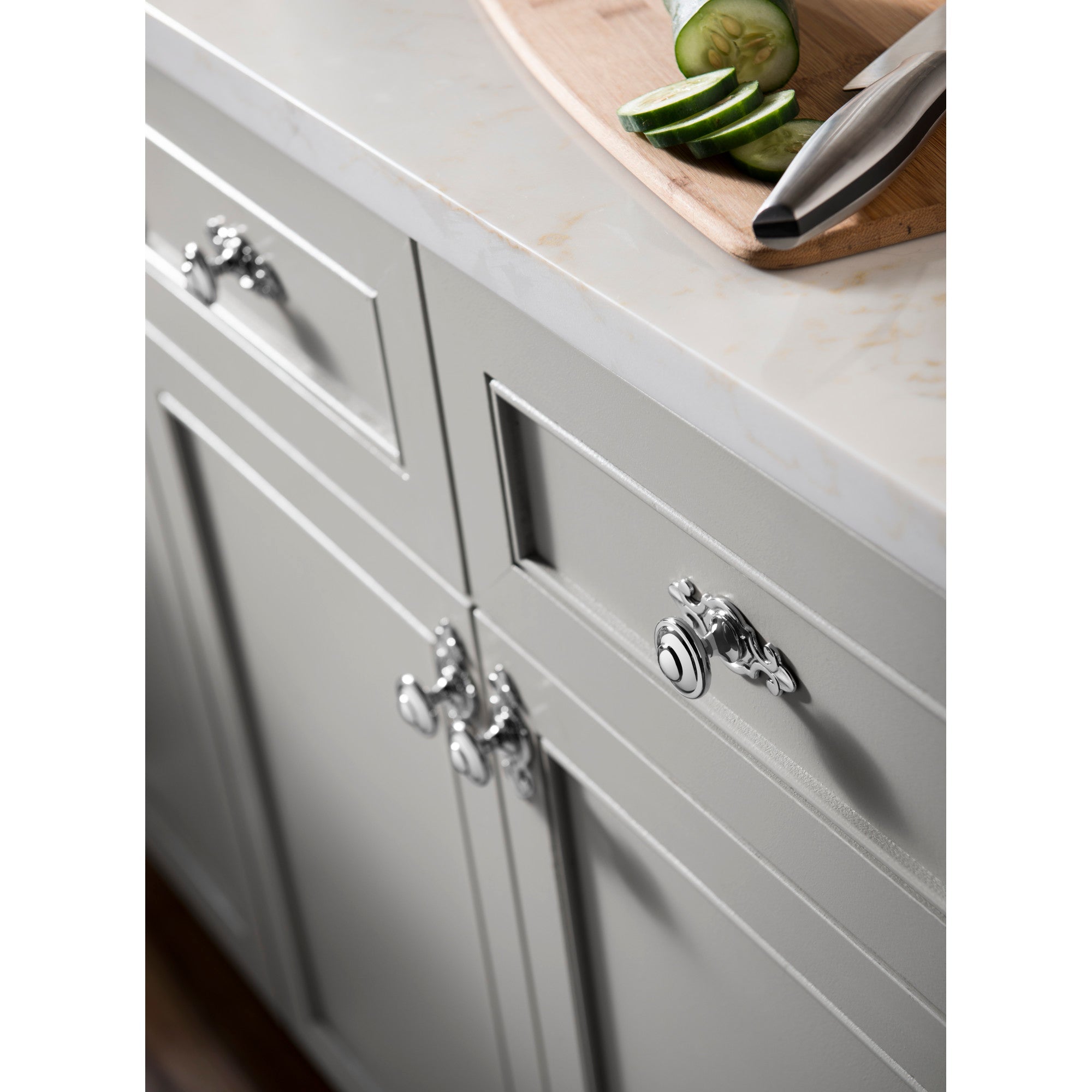 Worldwide Flooring Design Center Canterbury Knob 1 1/4 Inch w/Backplate Old English Copper Canterbury Knob 1 1/4 Inch w/Backplate Old English Copper Top Knobs Decorative Hardware
