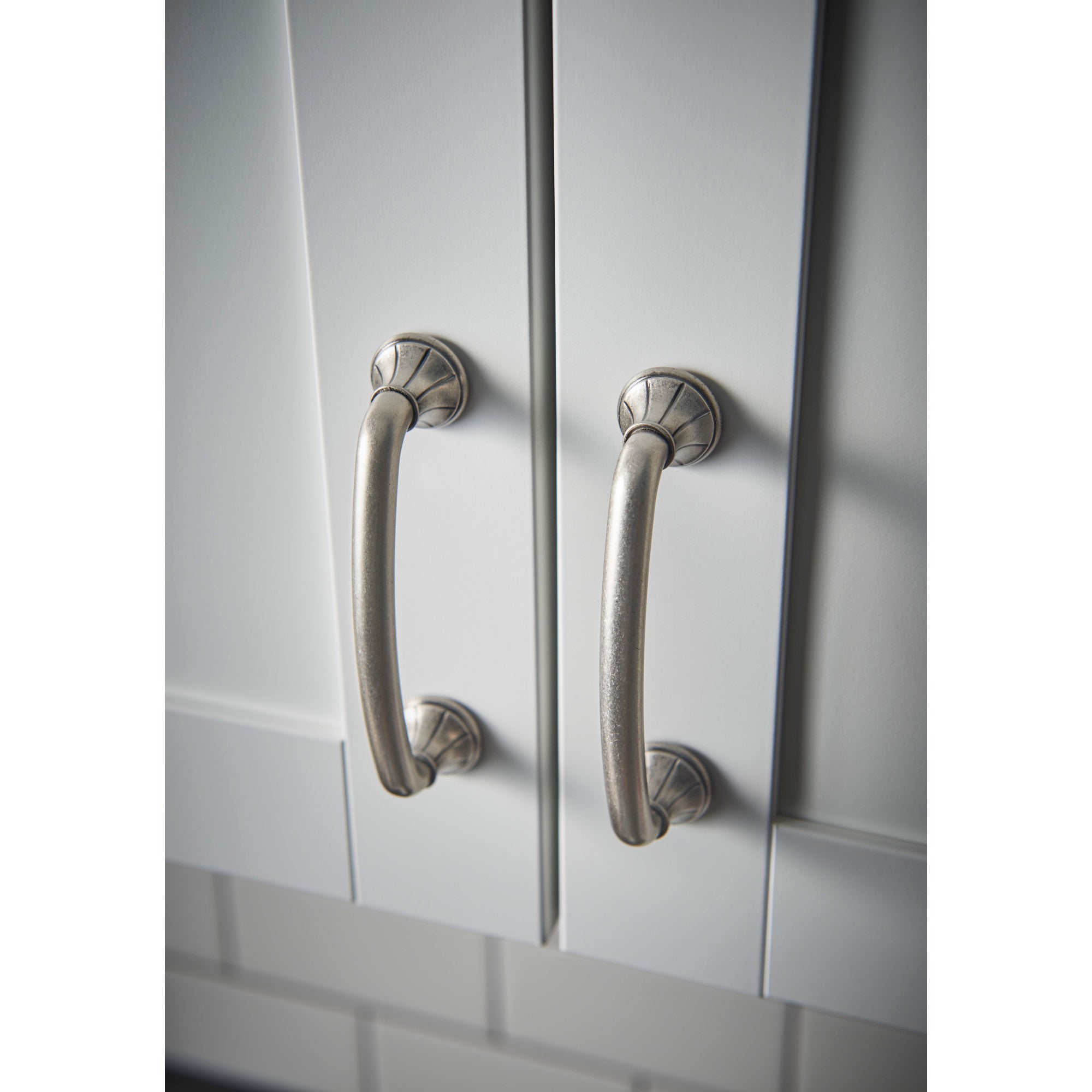 Worldwide Flooring Design Center Lund Pull 3 Inch (c-c) Pewter Antique Lund Pull 3 Inch (c-c) Pewter Antique Top Knobs Decorative Hardware