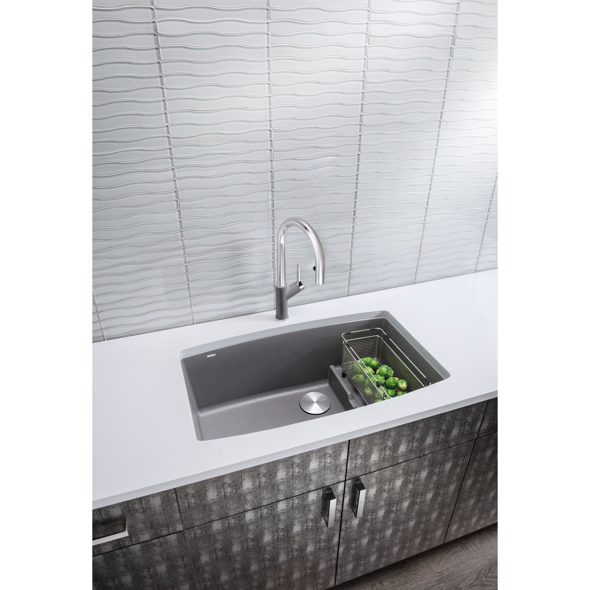 Worldwide Flooring Design Center Modern Metro Pull 5 Inch (c-c) Brushed Satin Nickel Modern Metro Pull 5 Inch (c-c) Brushed Satin Nickel Top Knobs Decorative Hardware
