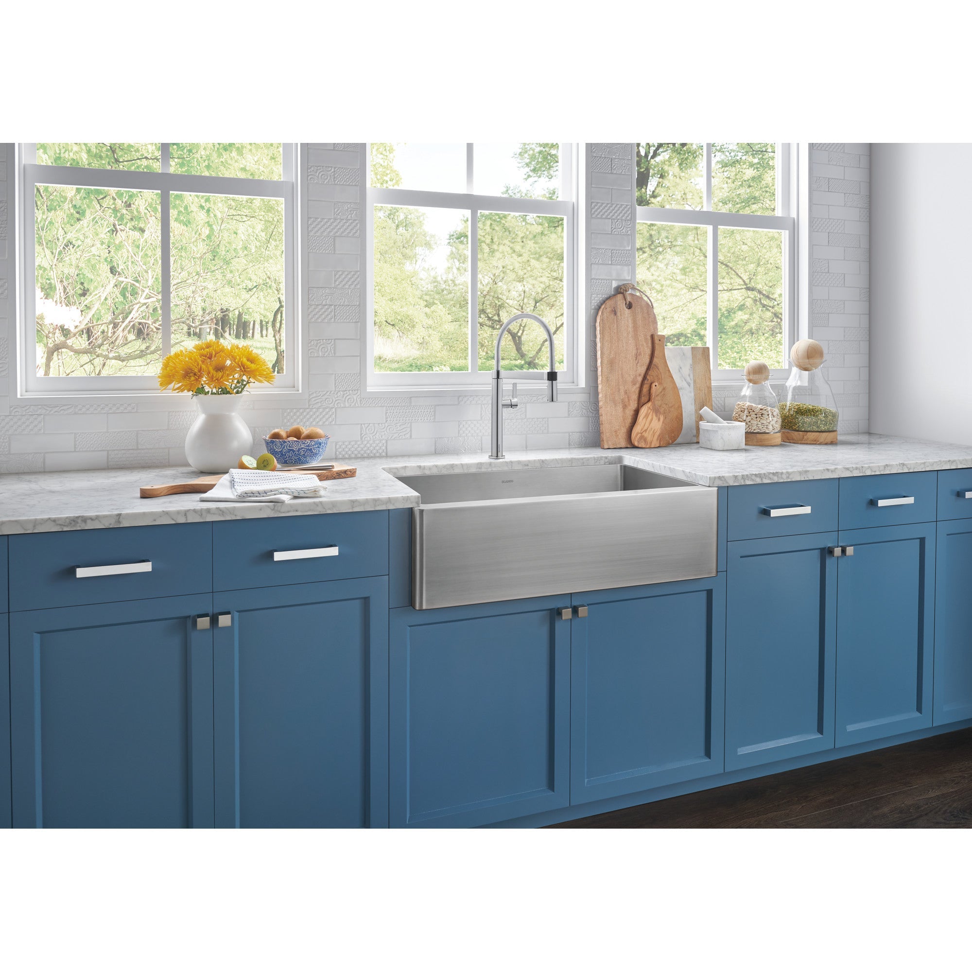 Worldwide Flooring Design Center Modern Metro Pull 5 Inch (c-c) Brushed Satin Nickel Modern Metro Pull 5 Inch (c-c) Brushed Satin Nickel Top Knobs Decorative Hardware