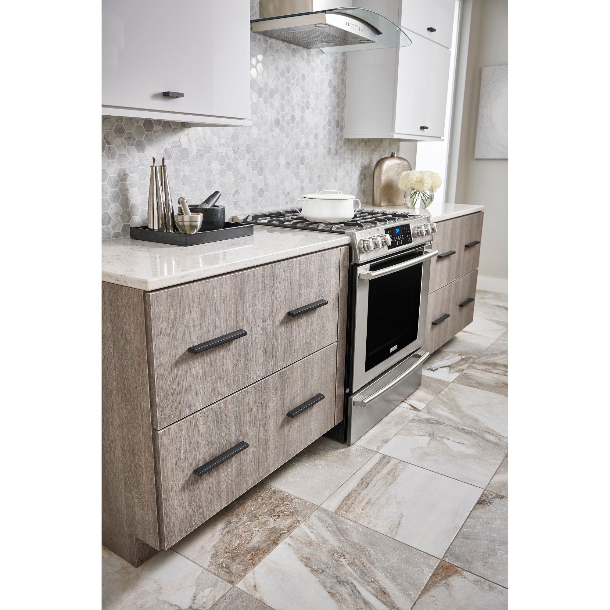 Worldwide Flooring Design Center Modern Metro Tab Pull 12 Inch (c-c) Flat Black Modern Metro Tab Pull 12 Inch (c-c) Flat Black Top Knobs Decorative Hardware