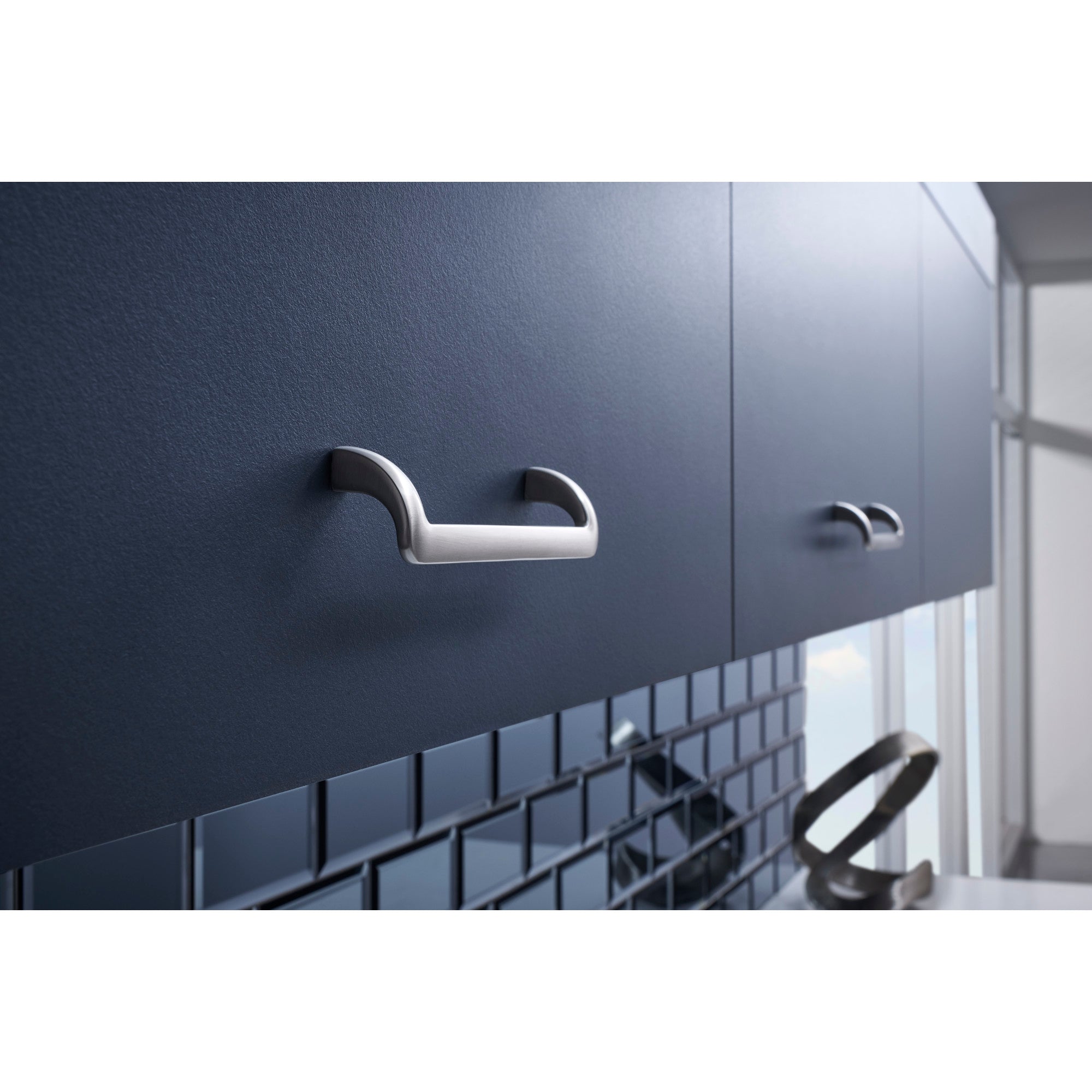 Worldwide Flooring Design Center Kentfield Pull 6 5/16 Inch (c-c) Polished Chrome Kentfield Pull 6 5/16 Inch (c-c) Polished Chrome Top Knobs Decorative Hardware